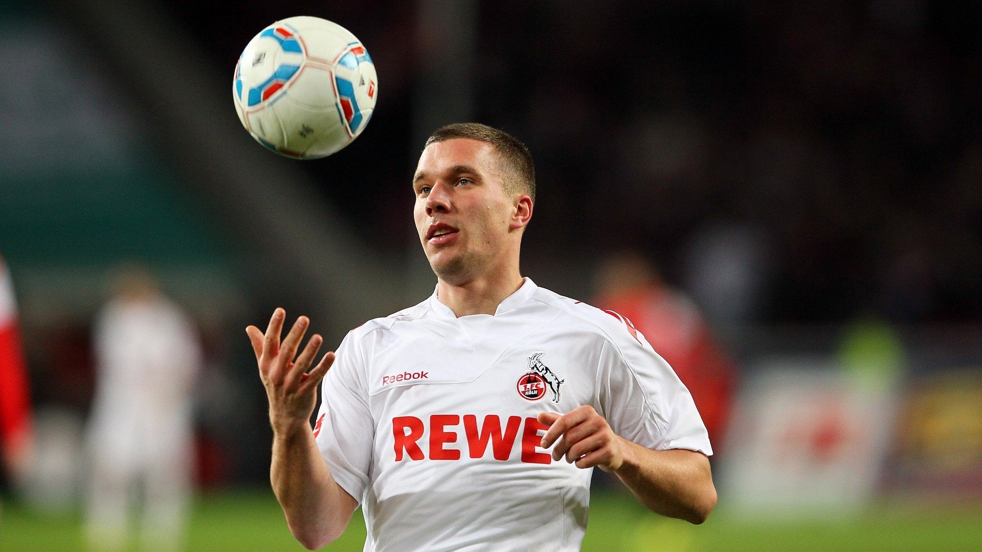 体育新闻中心体坛人物特写，体育新闻特写范文