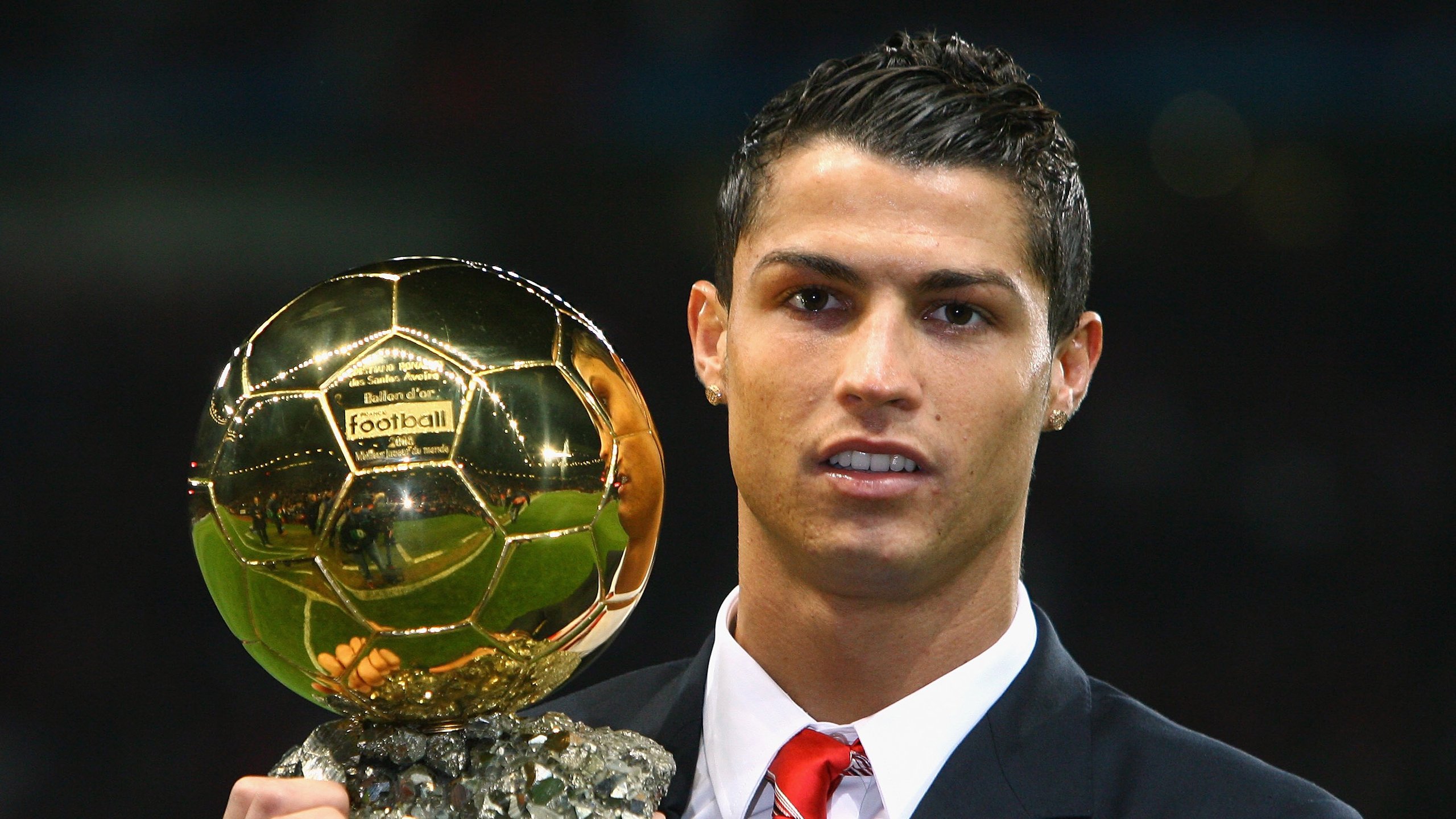 全球各地举办庆祝足球日活动，促进不同国家文化交流，世界足球日宣传语